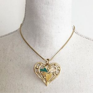 VINTAGE Gold Tone Pendant Heart Short Necklace